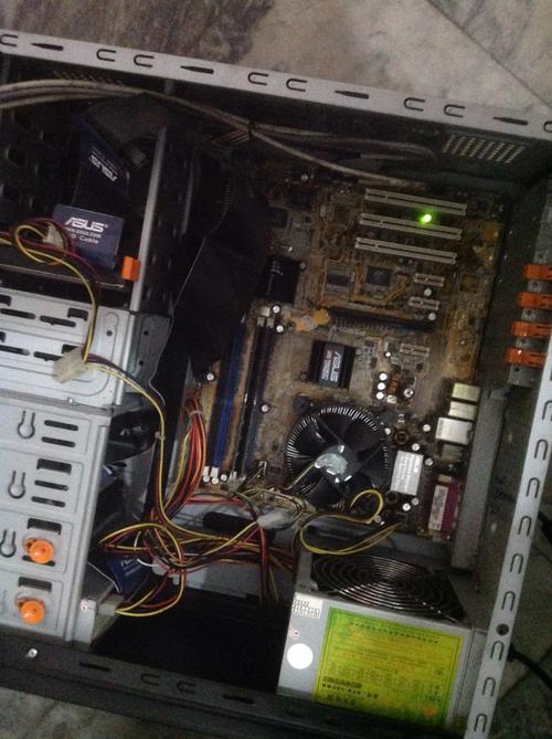 台式电脑拆下电源修理了一下,装回去后显示器没有信